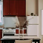 House In The Center קלמאטה